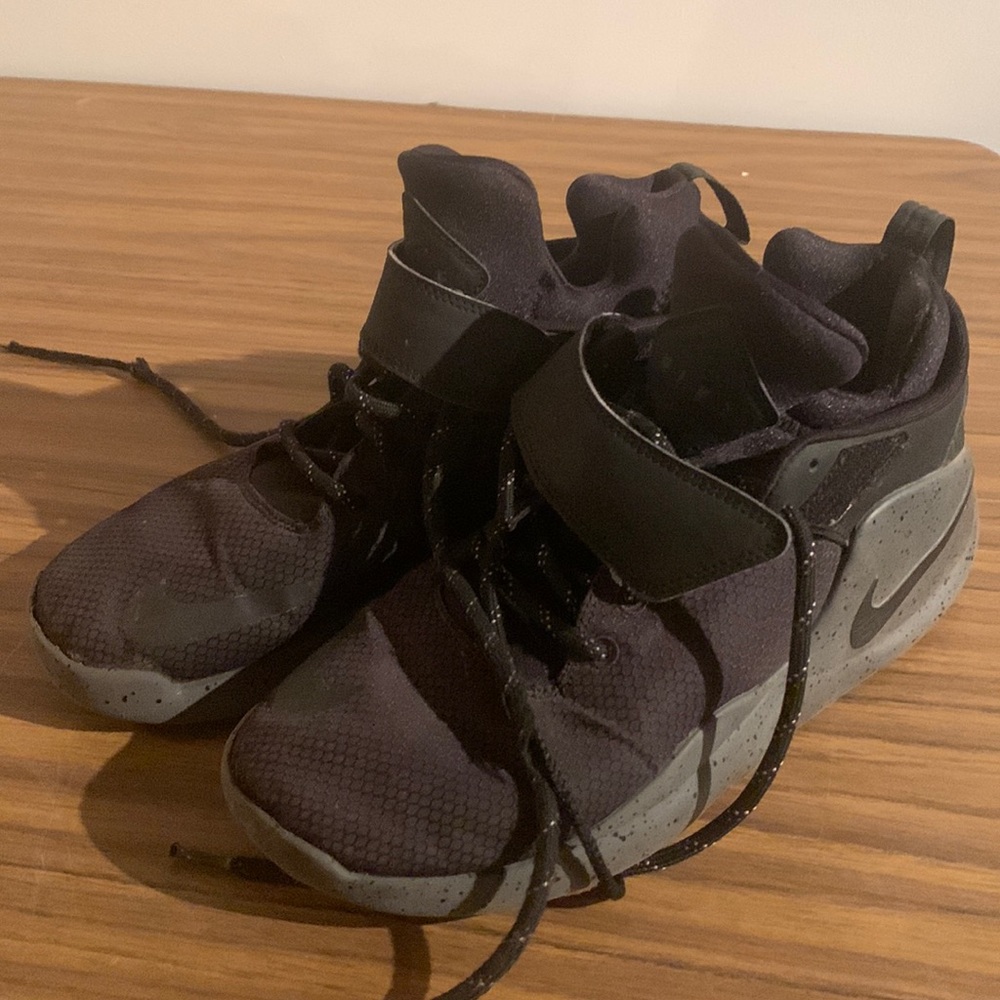 Men’s Nike shoes